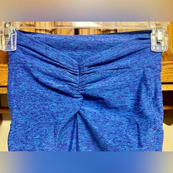 BOMBSHELL SPORTSWEAR V BACK LEGGINGS IN NEON BLUE RAVE! EUC! SOLD OUT ONLINE - Picture 15 of 16